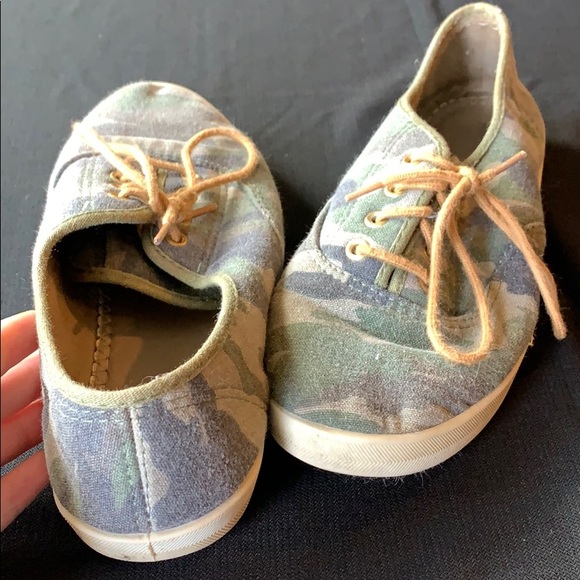 🦋 3/$20 Adorable Camoflauge Flat Loafers - Picture 2 of 3